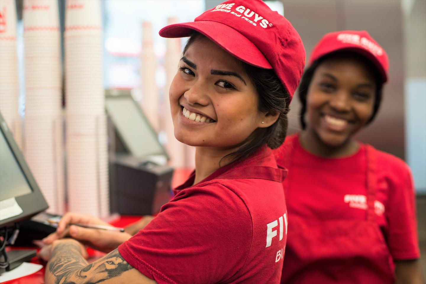 Five Guys recrute : Soyez une partie de notre équipe savoureuse!